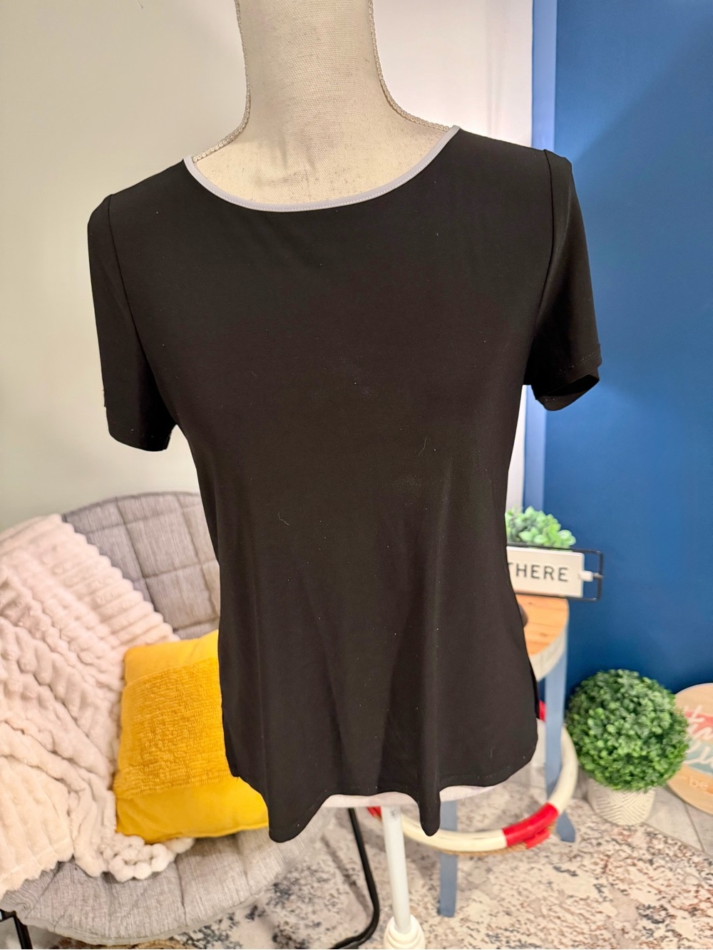 Anne Klein Black Contrast Trim Button Back Top S